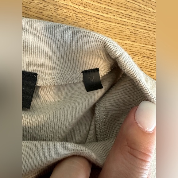 Essentials size medium - Picture 3 of 6